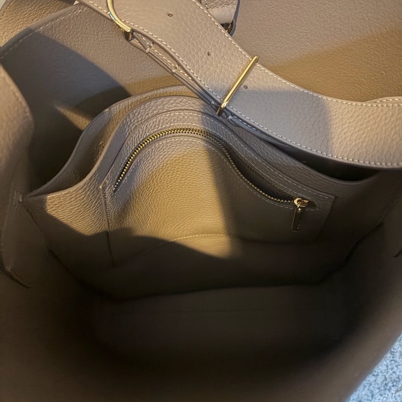 Cuyana Oversized Linea Bucket Bag - Picture 12 of 13